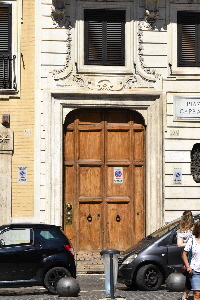 Piazza_Capranica-Palazzo_al_n_95Portone