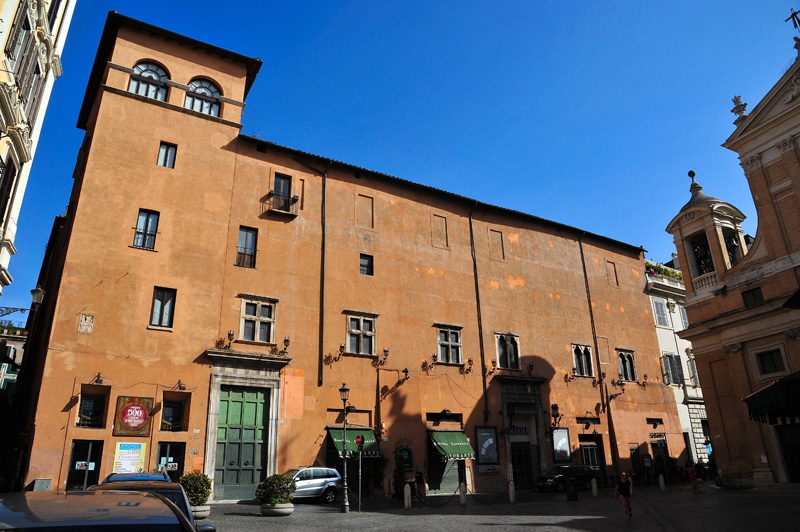 Piazza_Capranica-Palazzo omonimo (2)