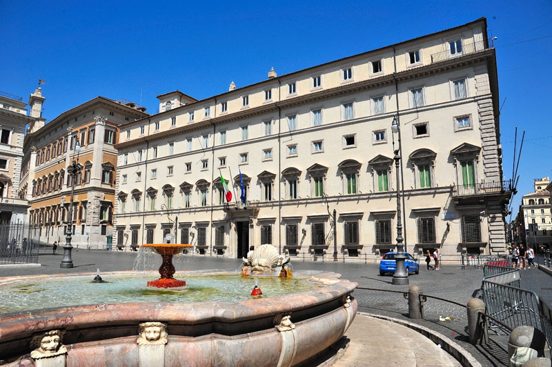 Piazza_Colonna-Palazzo_Chigi (2)