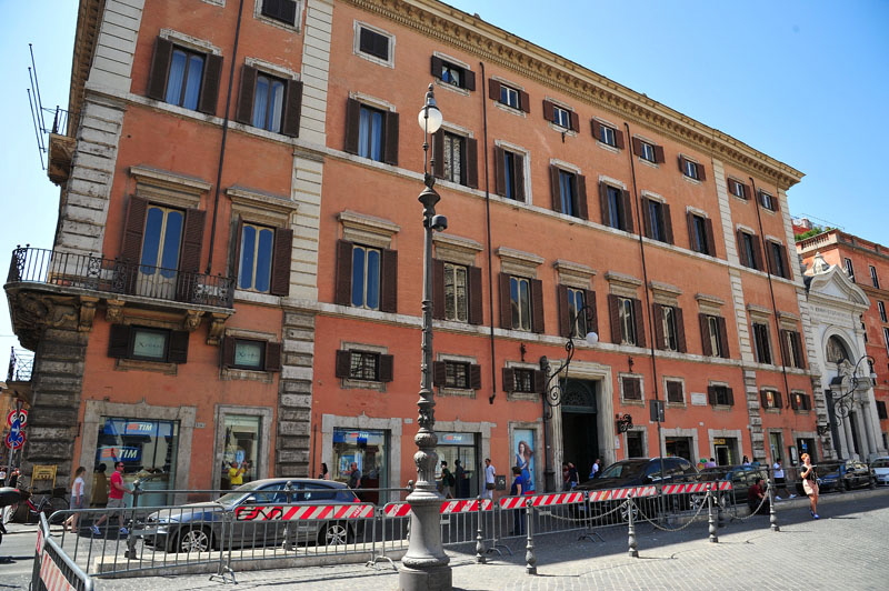 Piazza_Colonna-Palazzo_Ferraioli (2)