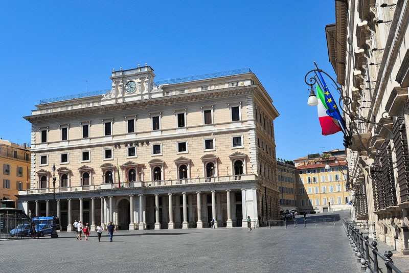 Piazza_Colonna-Palazzo_Wedekind