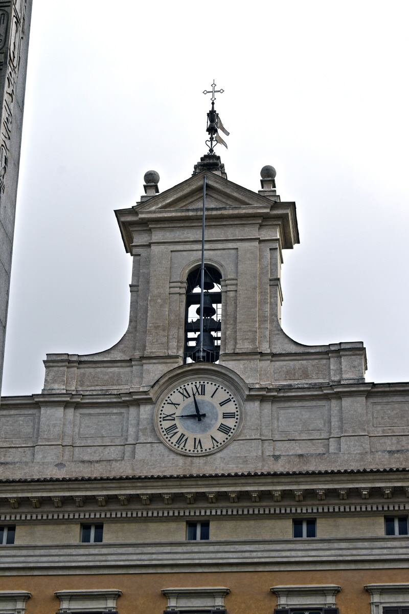 Piazza_Monte_Citorio-Campanile