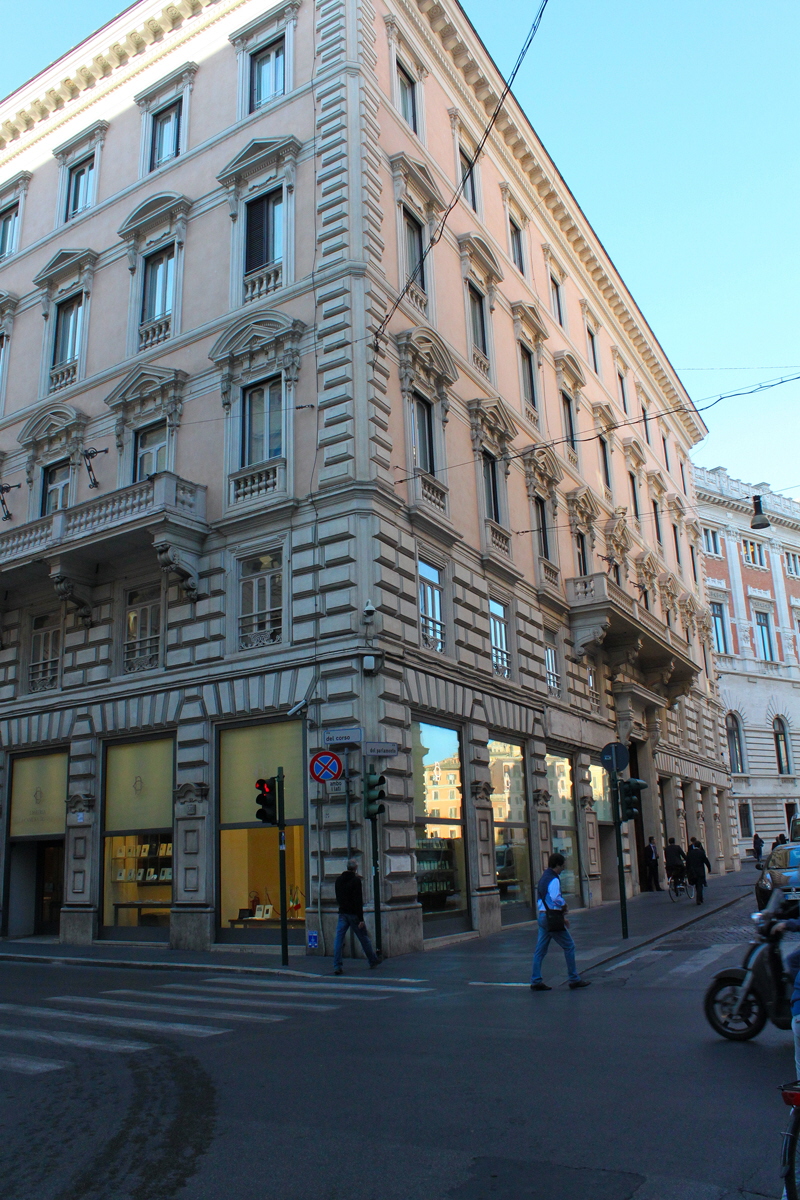 Piazza_del_Parlamento-Palazzo_Theodoli