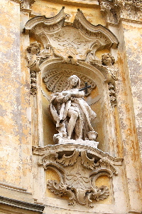 Piazza_della_Maddalena-Chiesa_omonima-Statua_di_Maria_Maddalena