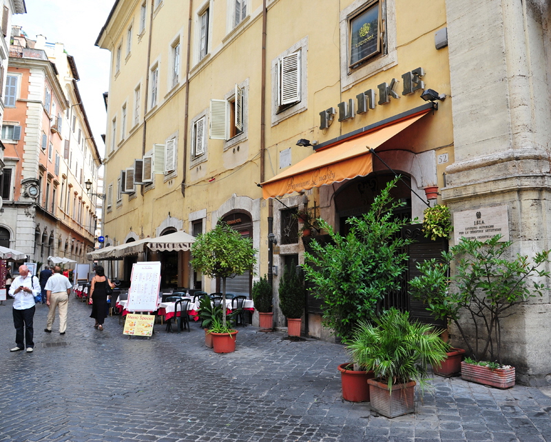 Piazza_della_Maddalena (2)