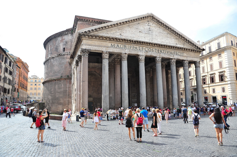 Piazza_della_Rotonda-Il_Patheon (2)