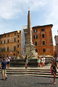 Piazza_della_Rotonda-La_Fontana (2)