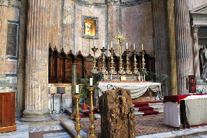 Piazza_della_Rotonda-Pantheon-Altare_principale (10)