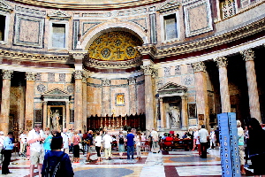 Piazza_della_Rotonda-Pantheon-Altare_principale (8)