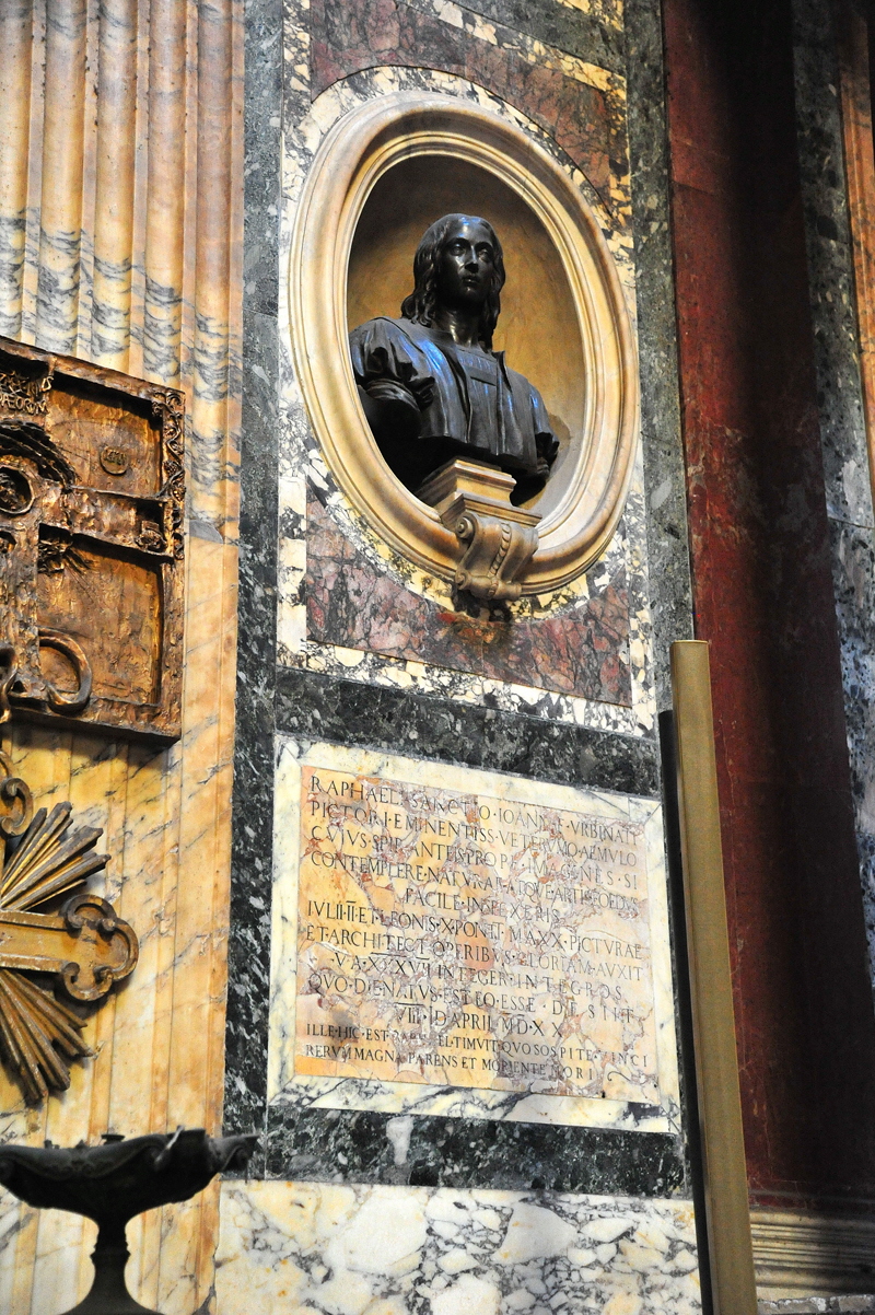 Piazza_della_Rotonda-Pantheon-Monumento_a_Raffaello_Sanzio-1520