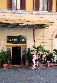 Piazza_di_Montecitorio-Colonna_Palace_Horel