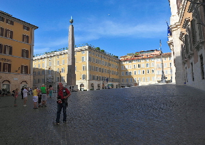 Piazza_di_Montecitorio-Obelisco