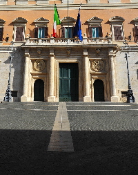 Piazza_di_Montecitorio-Parlamento-Ingresso (2)