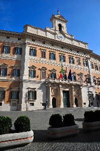 Piazza_di_Montecitorio-Parlamento