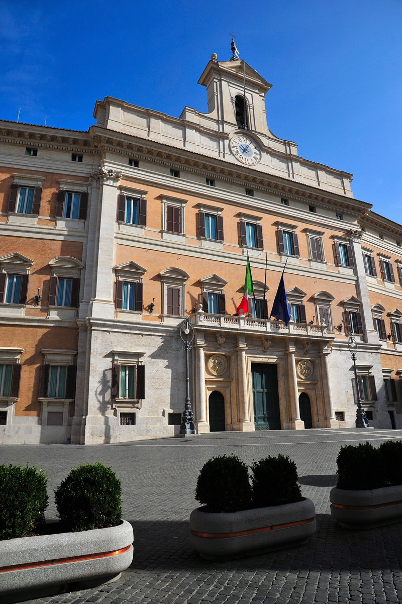 Piazza_di_Montecitorio-Parlamento