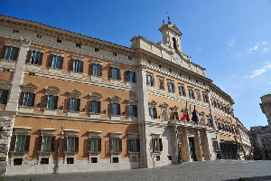 Piazza_di_Montecitorio-Parlamento (2)
