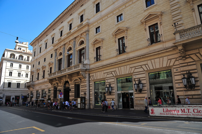 Via_del_Corso-Palazzo_Marignoli (2)