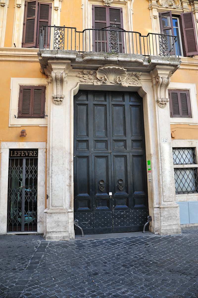 Via_della_Colonna_Antonina-Palazzo_de_Cinque-Ingresso (2)