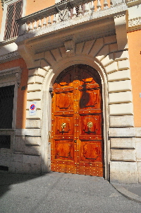 Via_della_Mercede-Palazzo_Fiano-Portone
