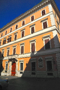 Via_della_Mercede-Palazzo_Fiano (2)
