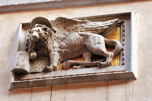 Via_della_Mercede-Palazzo_al_n_11-Emblema