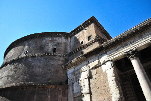 Via_della_Minerva-Pantheon-Lato_esterno destro