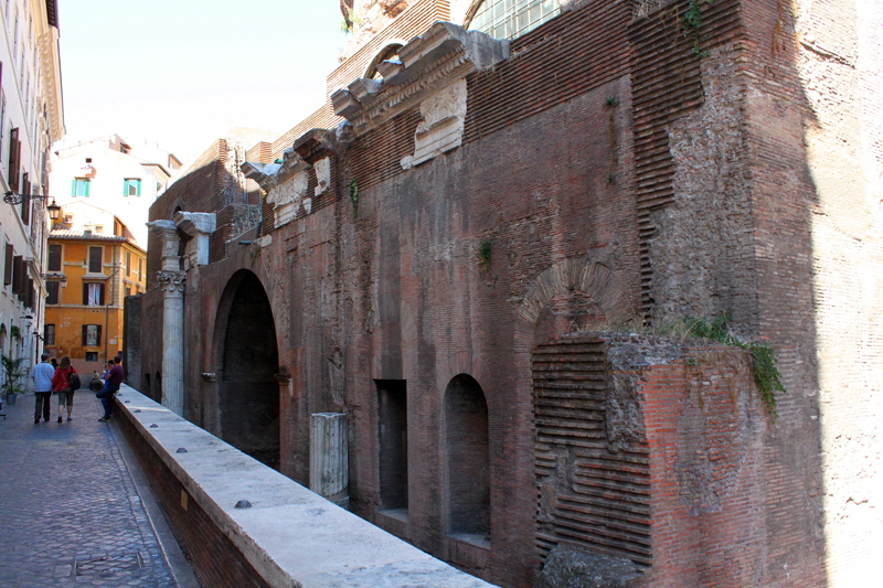 Via_della_Palombella-Retro_del_Pantheon