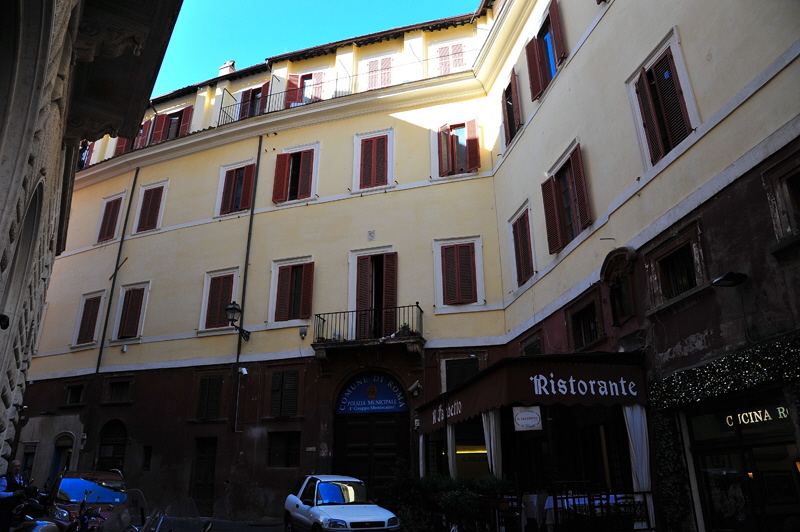Via_di_Montecatini-Palazzo_omonimo_al_n_11