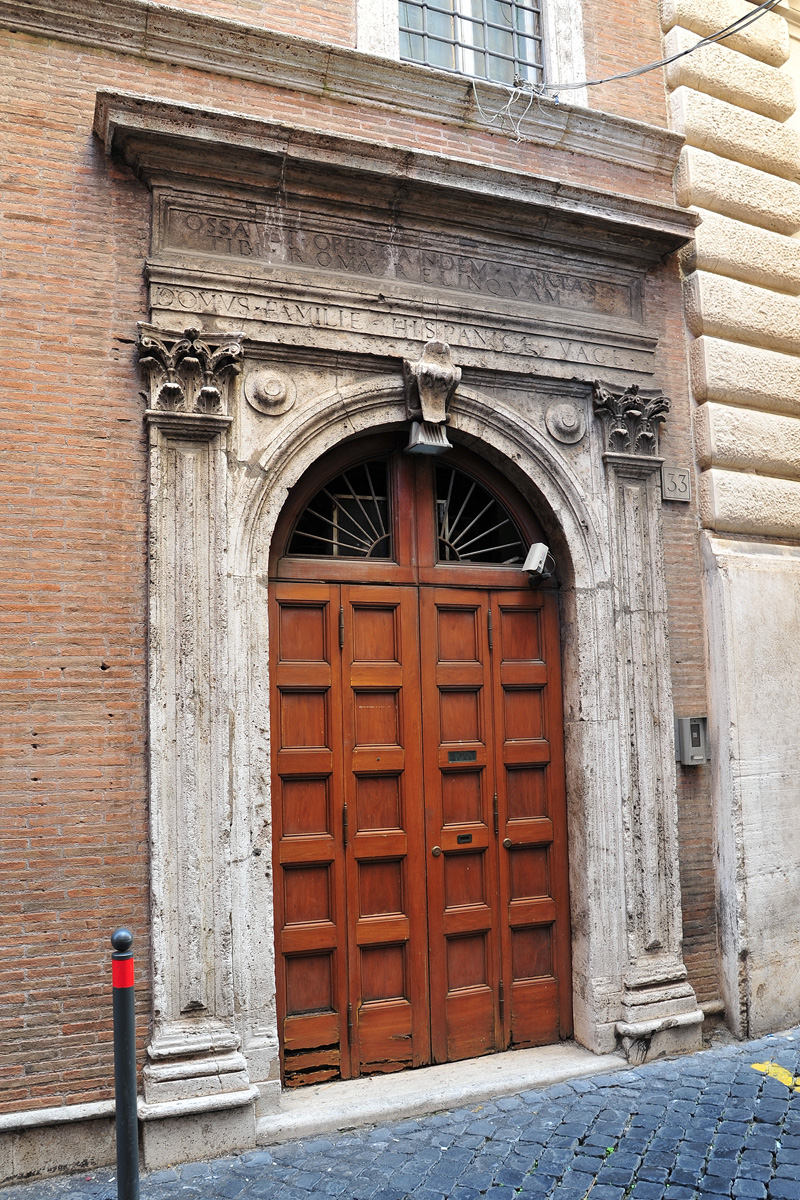 Via_in_Lucina-Palazzo_Vacca-Ingresso