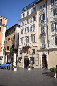 Piazza_S_Lorenzo_in_Lucina-Palazzo_30