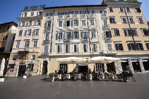 Piazza_S_Lorenzo_in_Lucina-Palazzo_31 (2)