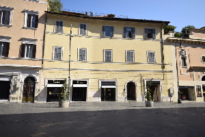 Piazza_S_Lorenzo_in_Lucina-Palazzo_40