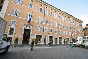 Piazza_S_Lorenzo_in_Lucina-Palazzo_al_n_6