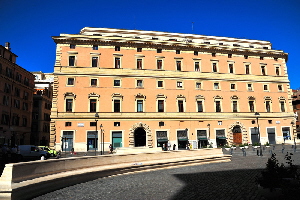 Piazza_S_Silvestro-Palazzo_Marignoli