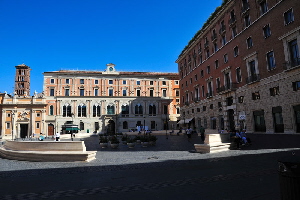 Piazza_S_Silvestro-Palazzo_della_Posta (2)