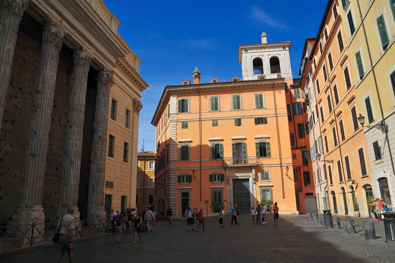 Piazza_di_Pietra-Palazzo_Cini