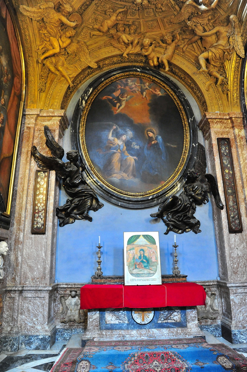 Piazza_di_S_Lorenzo_in_Lucina-Chiesa_omonima-Cappella_della_Annunziata