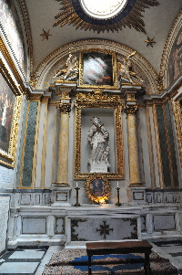 Piazza_di_S_Lorenzo_in_Lucina-Chiesa_omonima-Cappella_di_S_Giovanni_Nepomuceno