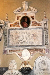 Piazza_di_S_Lorenzo_in_Lucina-Chiesa_omonima-Lapide_del_card_Silvio_Passerini-1587