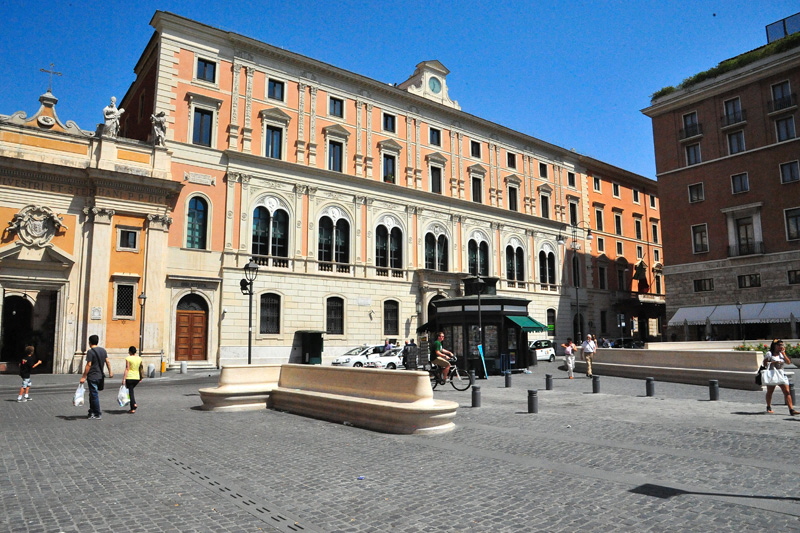 Piazza_di_S_Silvestro-Palazzo_della_Posta