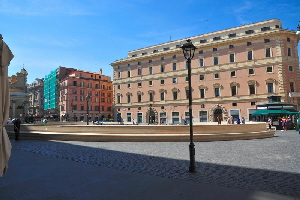 Piazza_di_S_Silvestro_in_Capite-Palazzo_Marignoli