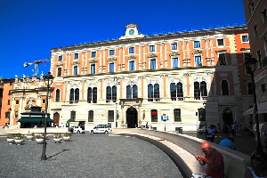 Piazza_di_S_Silvestro_in_Capite-Palazzo_della_Posta