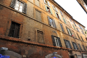 Via_dei_Pastini-Palazzo_al_119 (2)