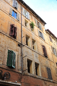 Via_dei_Pastini-Palazzo_al_124 (2)