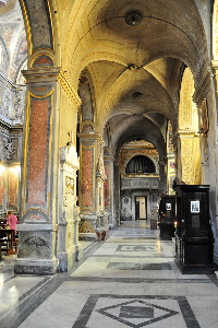 Piazza_Capranica-Chiesa_di_S_Maria_in_Aquiro-Navata_destra