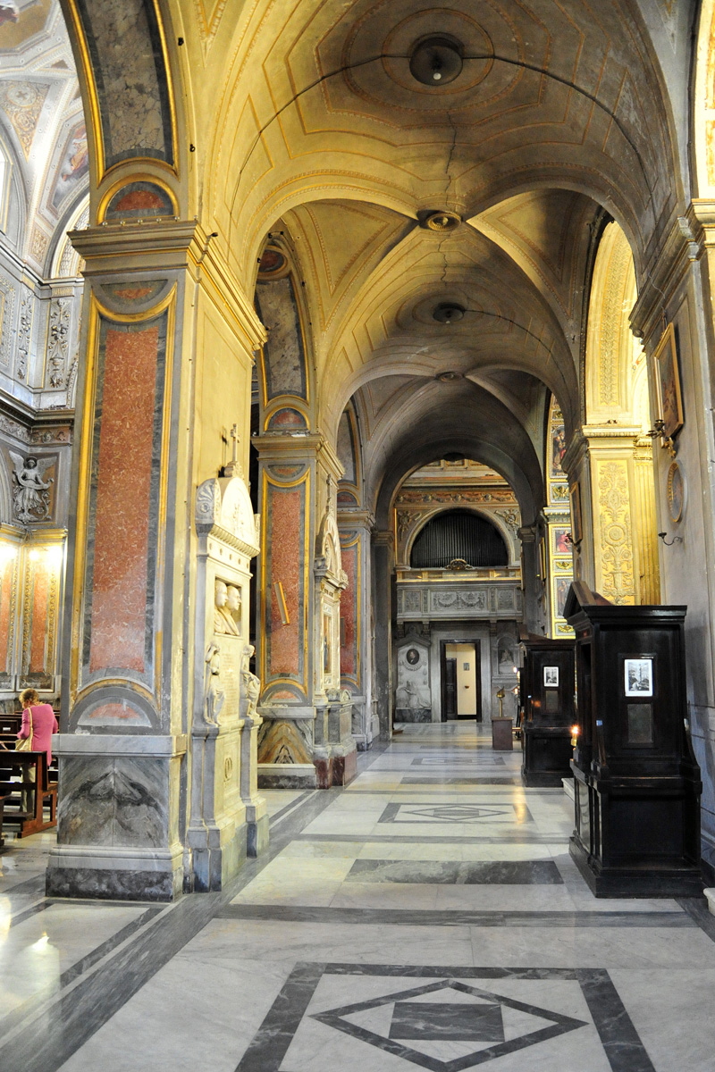 Piazza_Capranica-Chiesa_di_S_Maria_in_Aquiro-Navata_destra