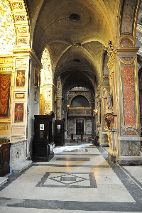 Piazza_Capranica-Chiesa_di_S_Maria_in_Aquiro-Navata_sinistra