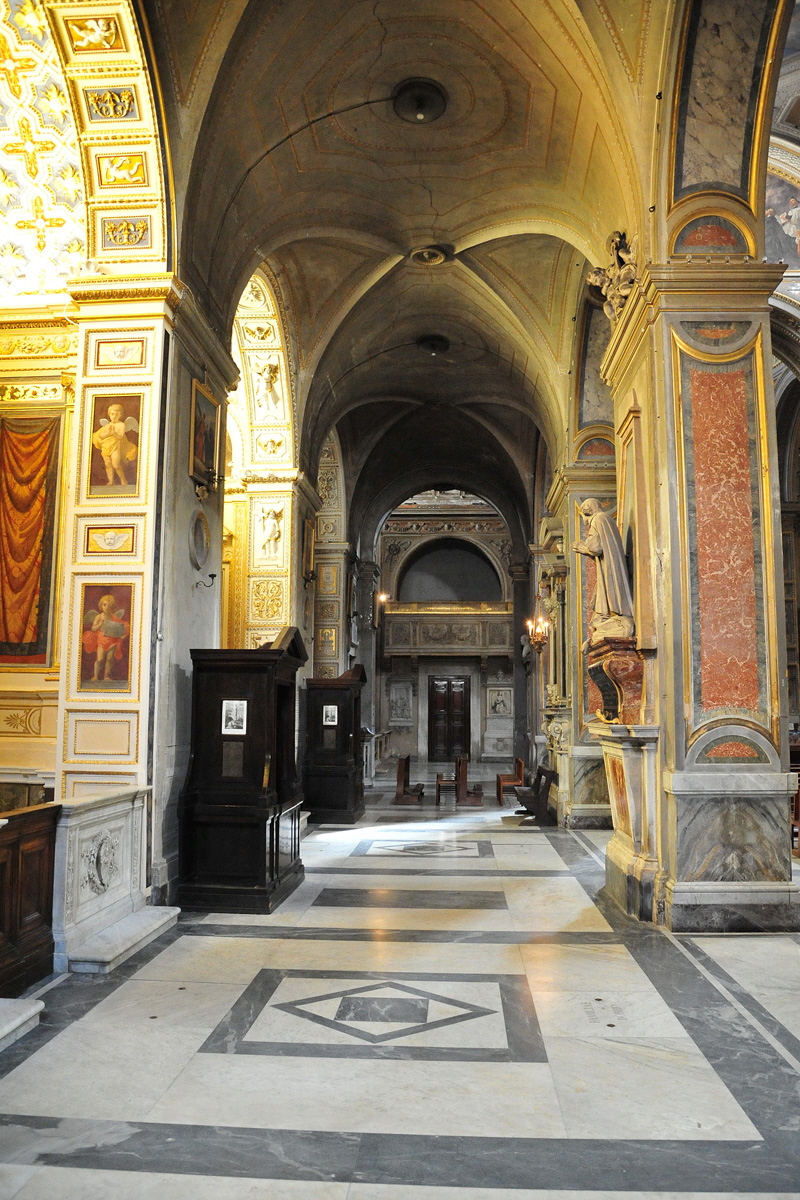 Piazza_Capranica-Chiesa_di_S_Maria_in_Aquiro-Navata_sinistra