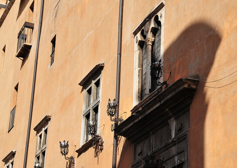 Piazza_Capranica-Palazzo omonimo