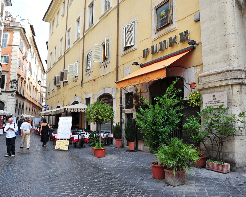 Piazza_della_Maddalena (2)